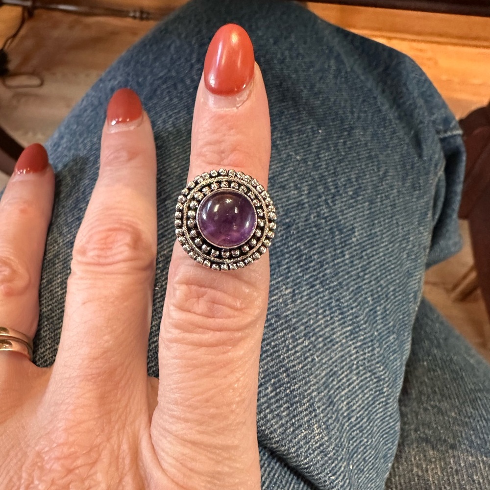 Elegant Silver and Amethyst Gemstone Ring